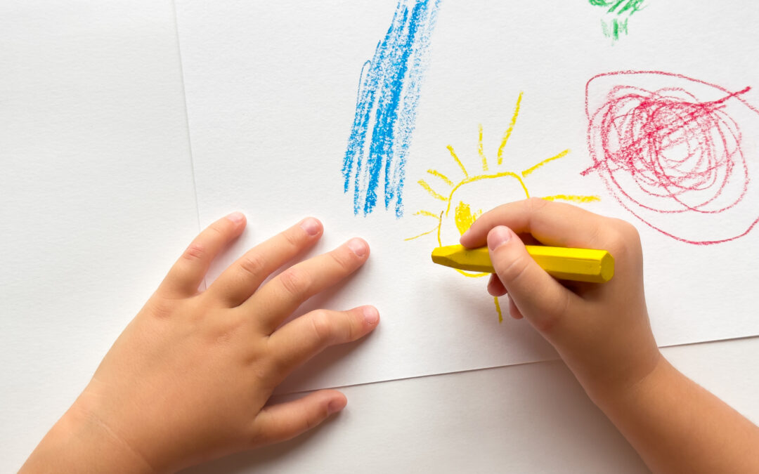Cómo preparar la mano de tu hijo para escribir: guía de preescritura para niños de 3 a 4 años